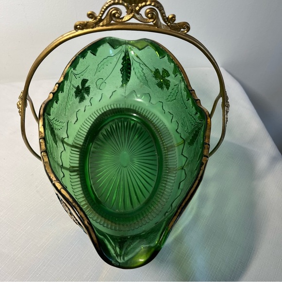 ANTIQUE Bride’s Basket Gilt Glass Bowl with Victorian Silver Plate stand. - Picture 6 of 11